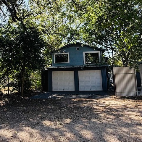717 South Laurel Avenue Luling, TX 78648 - Photo 32 of 34 a house that has a tree in front of it