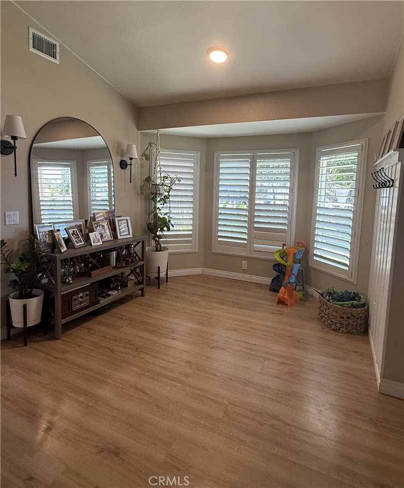 3165 Weatherby Drive Riverside, CA 92503 - Photo 10 of 30 Living Room