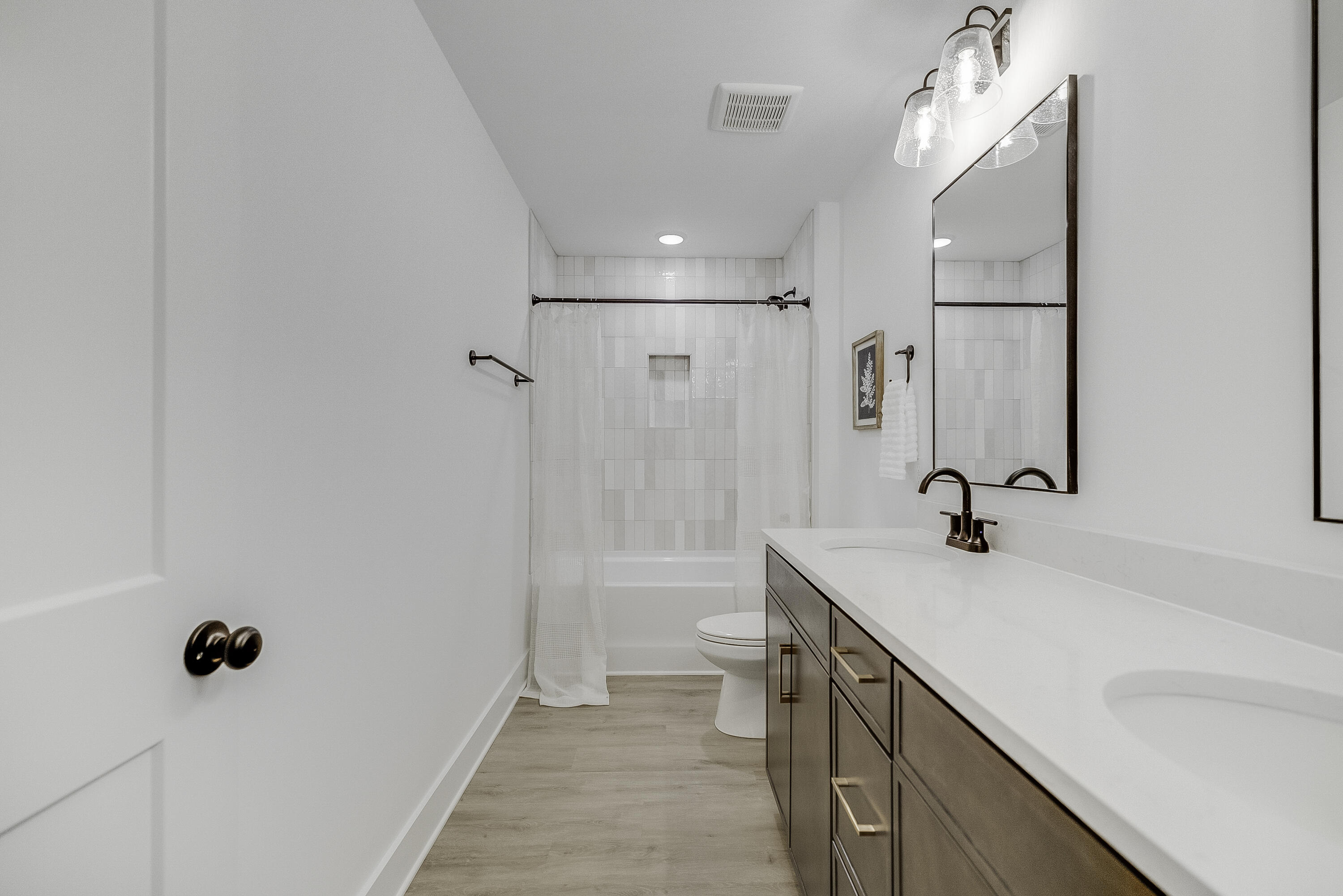 1139 Forbes Avenue Charleston, SC 29407 - Photo 19 of 27 DUAL VANITY GUEST BATHROOM