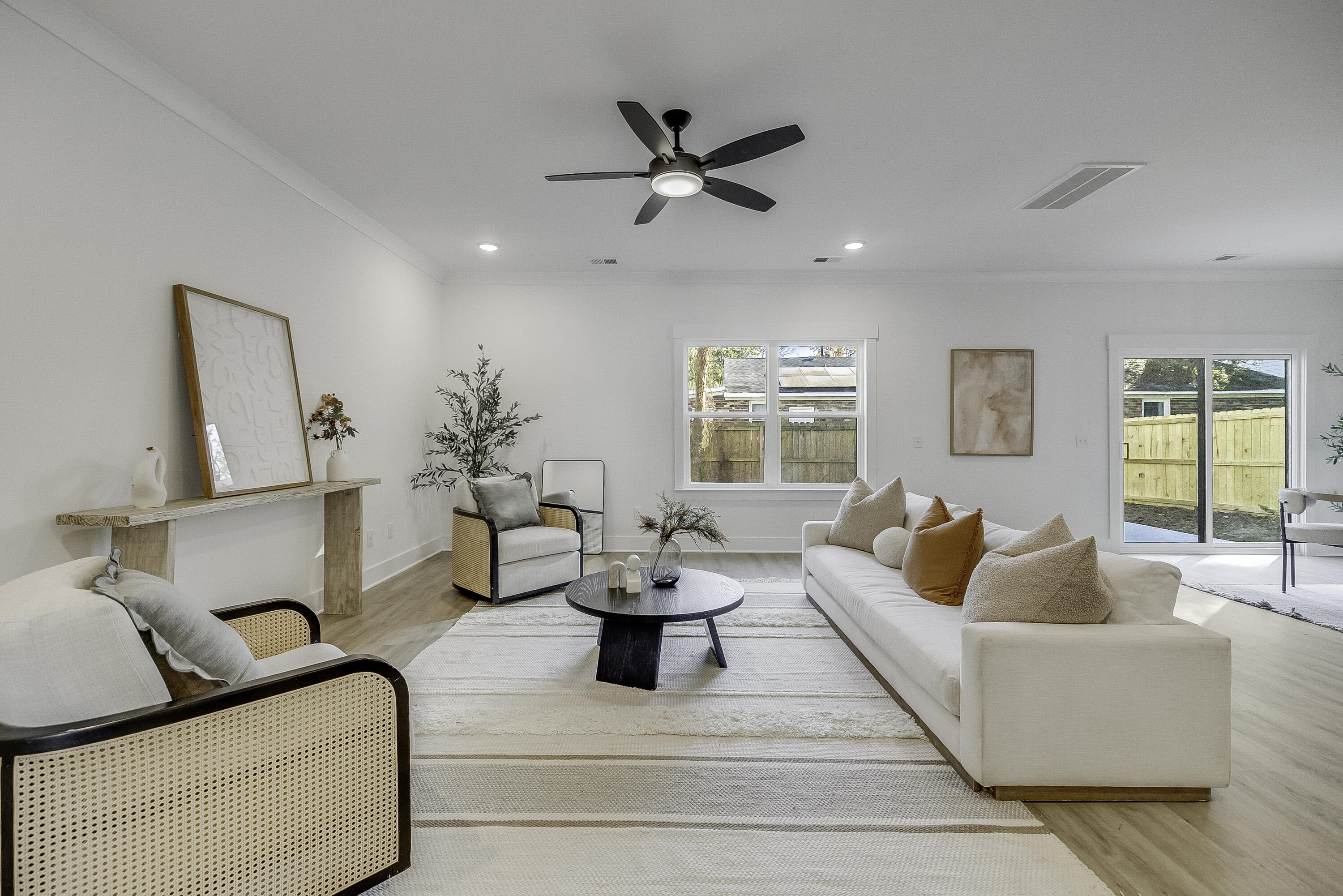 1139 Forbes Avenue Charleston, SC 29407 - Photo 3 of 27 LIVING (FACING REAR OF HOME)