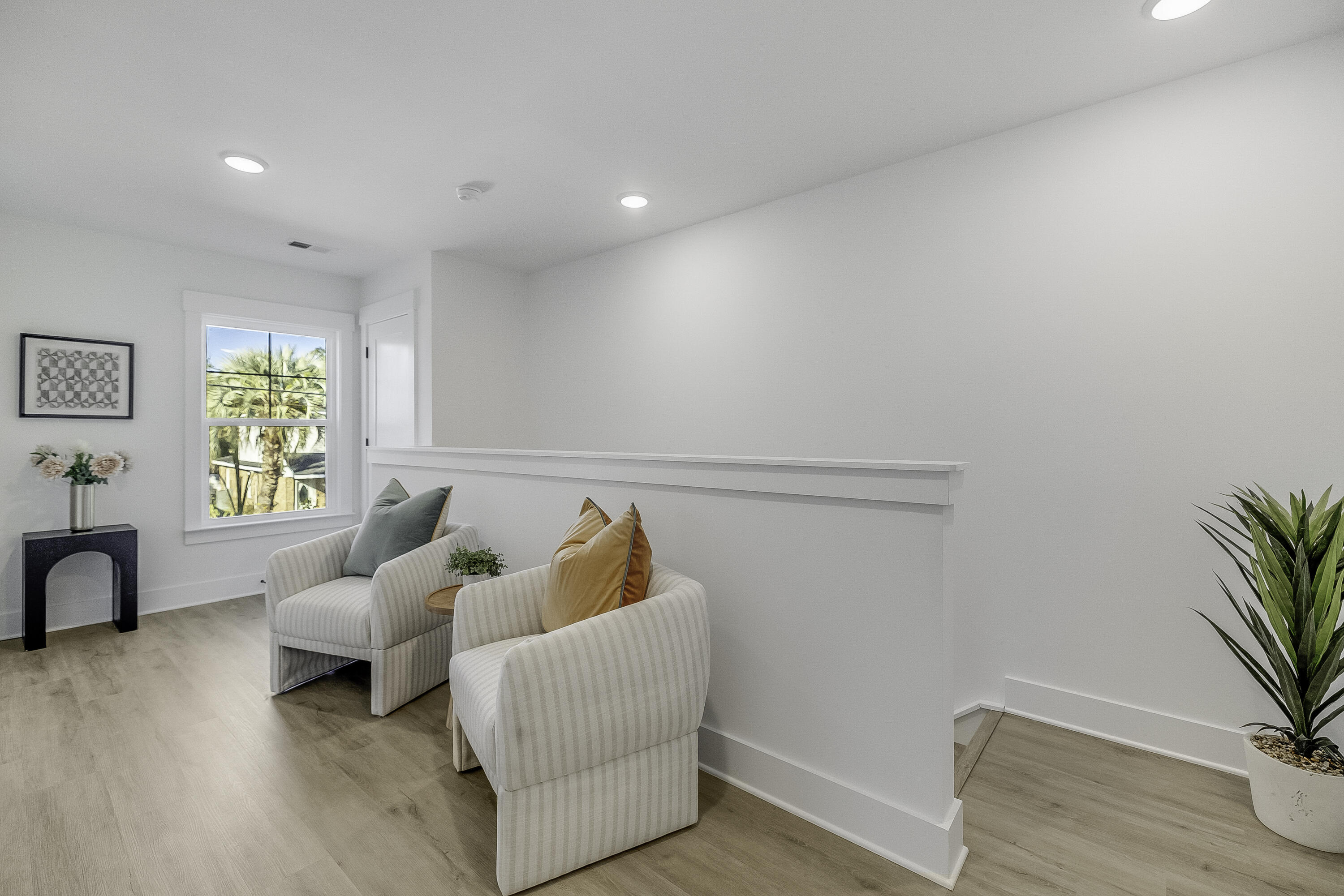 1139 Forbes Avenue Charleston, SC 29407 - Photo 10 of 27 2ND LEVEL HALLWAY LEADING TO PRIMARY