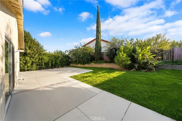a view of a pathway both side of house