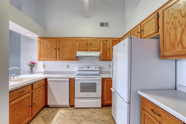 $245,000 | 823 Quinlan Drive, Unit E, Pewaukee, WI 53072