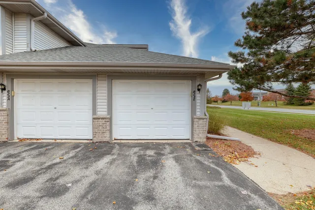 $245,000 | 823 Quinlan Drive, Unit E, Pewaukee, WI 53072