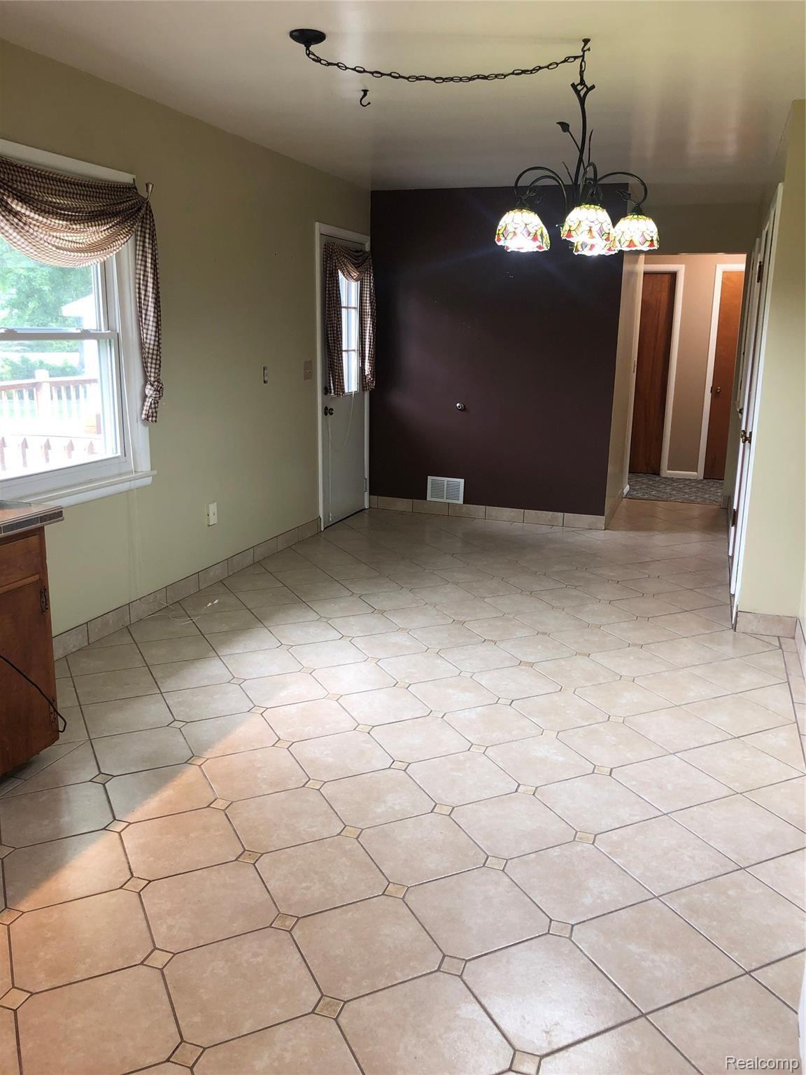6281 Perry Road Grand Blanc, MI 48439 - Photo 16 of 24 Perry kitchen nook.jpg