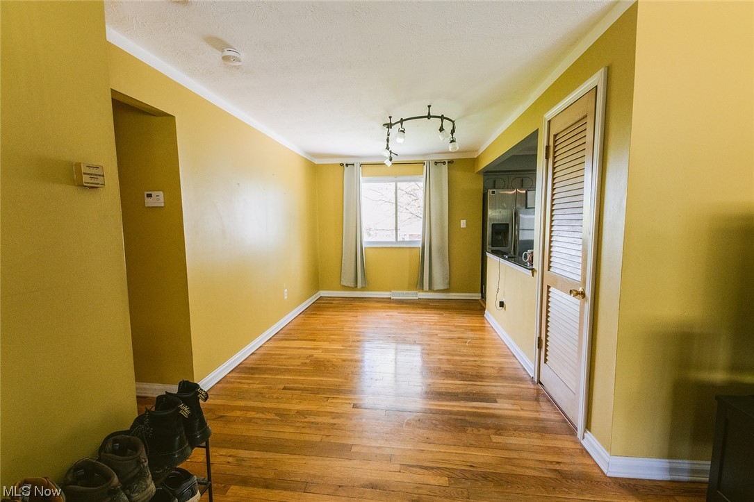 3140 West Ridgewood Drive Cleveland, OH 44134 - Photo 4 of 24