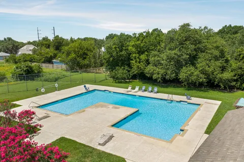 $325,000 | 810 Hilltop Drive, Leander, TX 78641