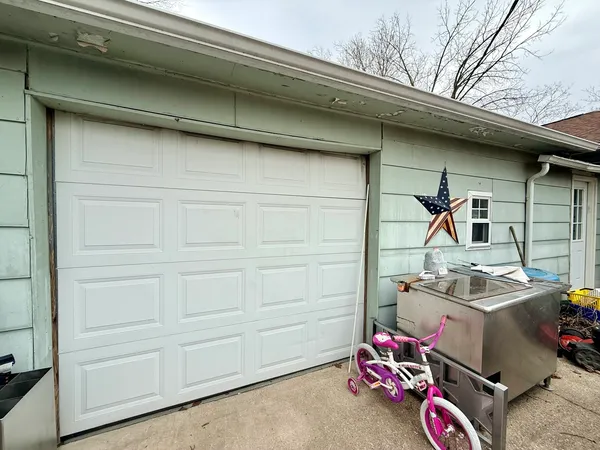 $129,900 | 604 East Center Street, Monticello, IL 61856