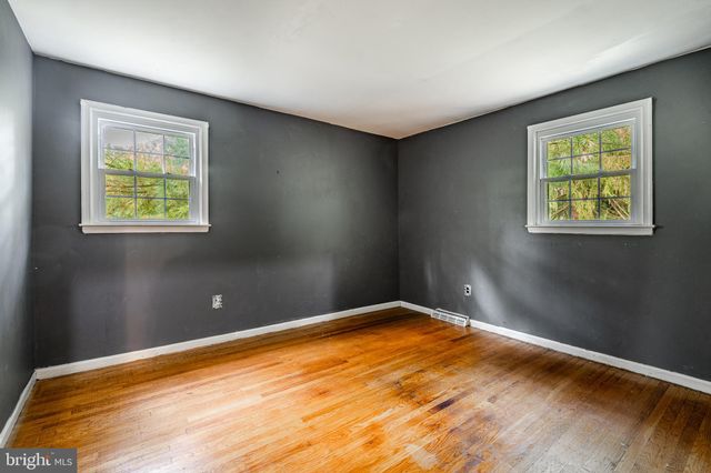 a view of an empty room with wooden roof