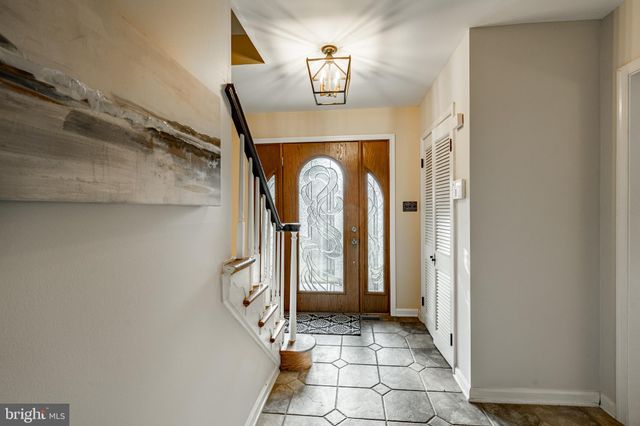 a view of entryway with a front door