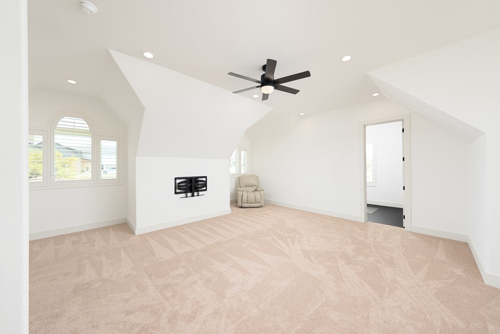 1029 Club House Road Kerrville, TX 78028 - Photo 40 of 62 an empty room with fan and windows