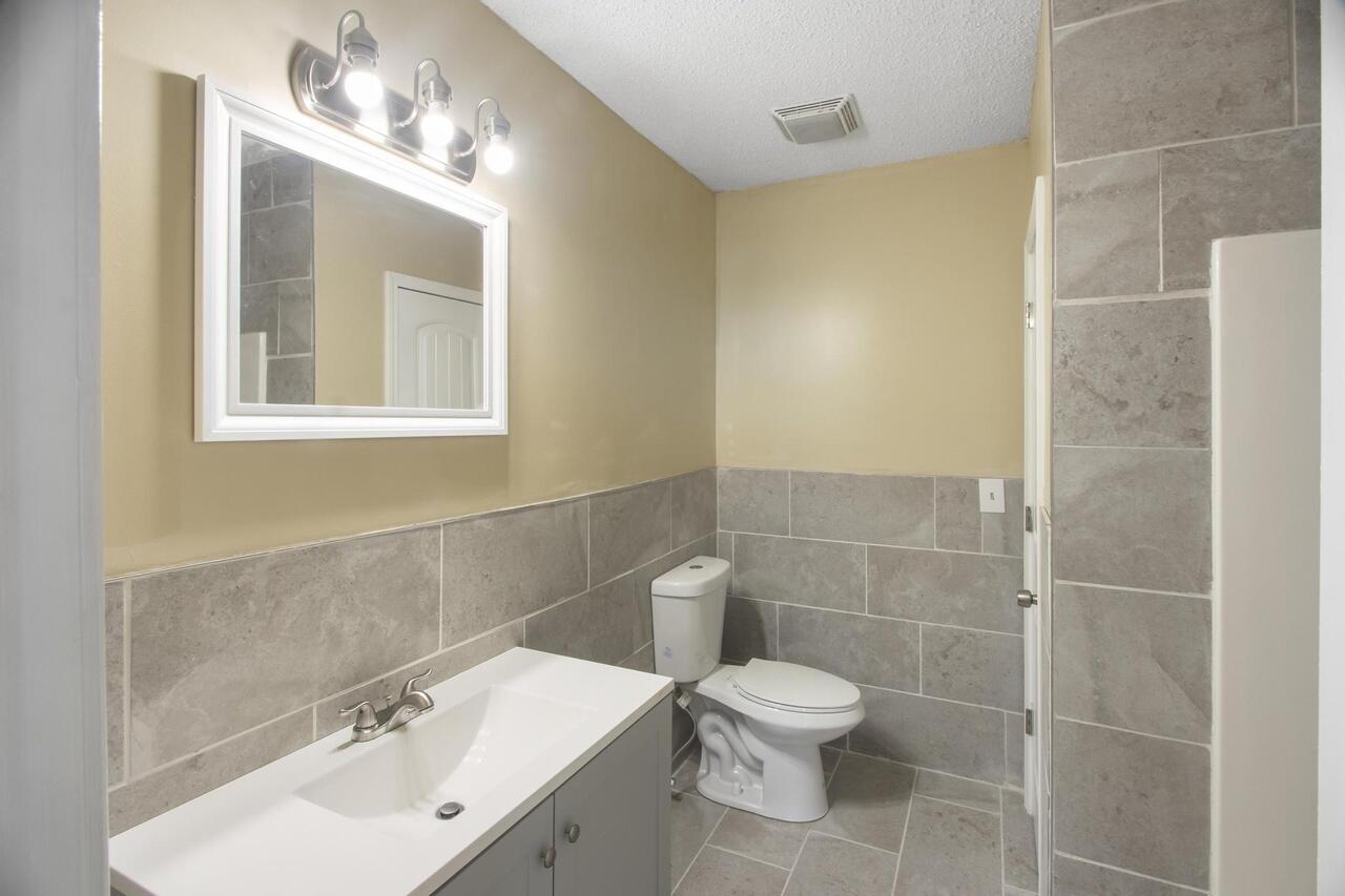 35 Sam Street Barnwell, SC 29812 - Photo 17 of 27 Bathroom 4