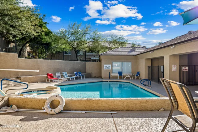a view of entryway with a small yard