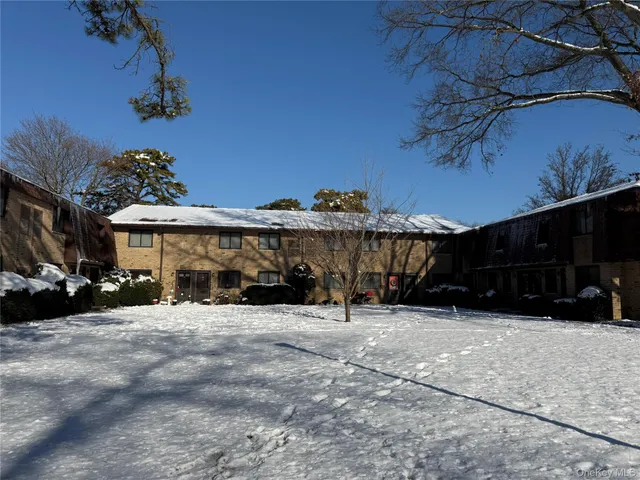 $2,300 | 55 Pinebrook Place, Bay Shore, NY 11706