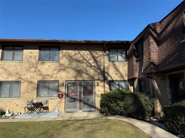 $2,300 | 55 Pinebrook Place, Bay Shore, NY 11706