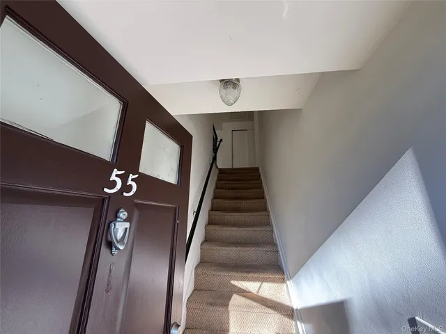 $2,300 | 55 Pinebrook Place, Bay Shore, NY 11706