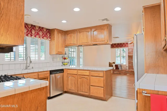 $559,000 | 43119 Roulette Lane, Lancaster, CA 93536