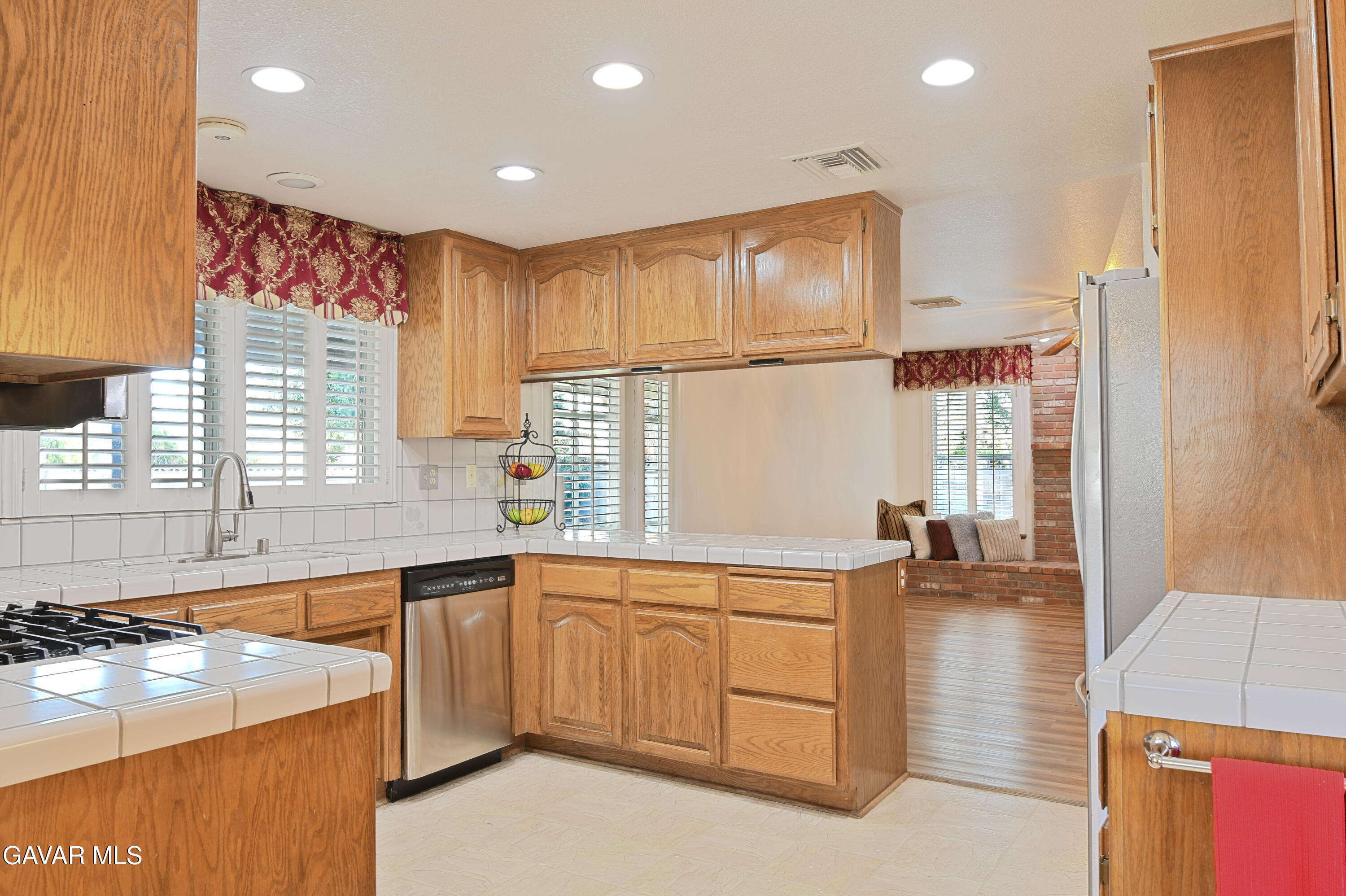 43119 Roulette Lane Lancaster, CA 93536 - Photo 6 of 47 DSC_0137-2-Edit