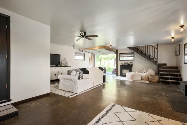 $535,000 | 2141 County Rd N 100 East, Hartford City, IN 47348