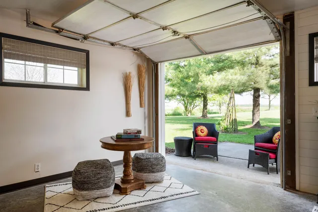 $535,000 | 2141 County Rd N 100 East, Hartford City, IN 47348