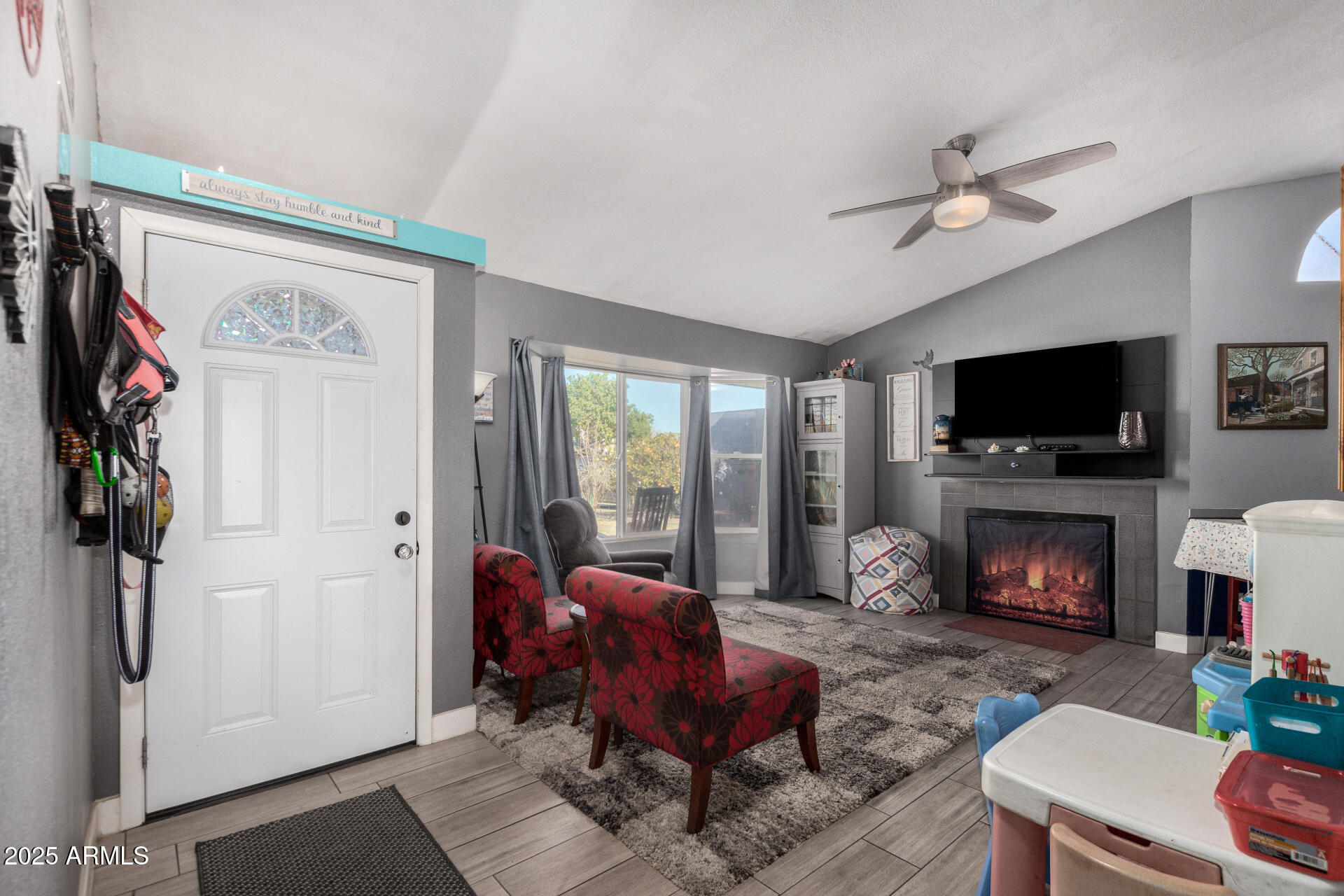 7945 West Wethersfield Road Peoria, AZ 85381 - Photo 6 of 28 07 - Wethersfield