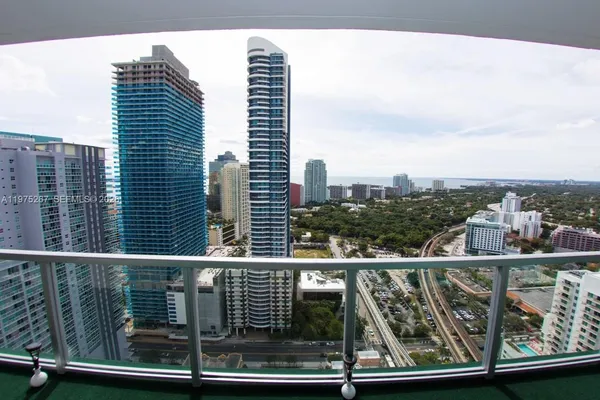 $4,000 | 79 Southwest 12th Street, Unit 2904S, Miami, FL 33130