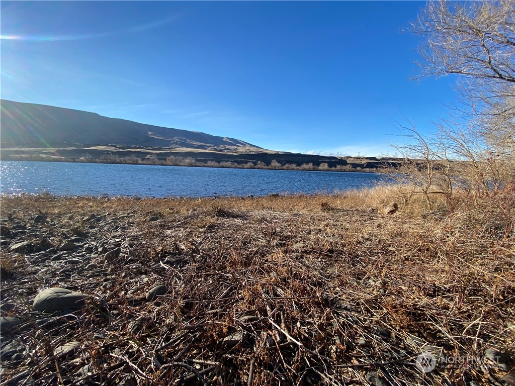 16154 Highway 243 Beverly, WA 99321 - Photo 12 of 37 a view of lake and mountain