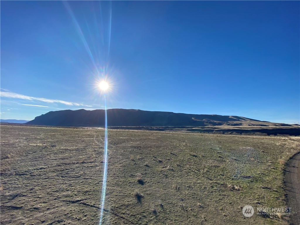 16154 Highway 243 Beverly, WA 99321 - Photo 23 of 37 a view of an ocean