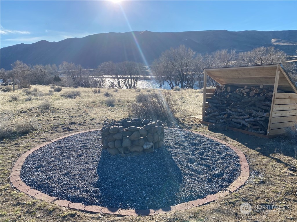 16154 Highway 243 Beverly, WA 99321 - Photo 24 of 37 a view of a yard with a snow