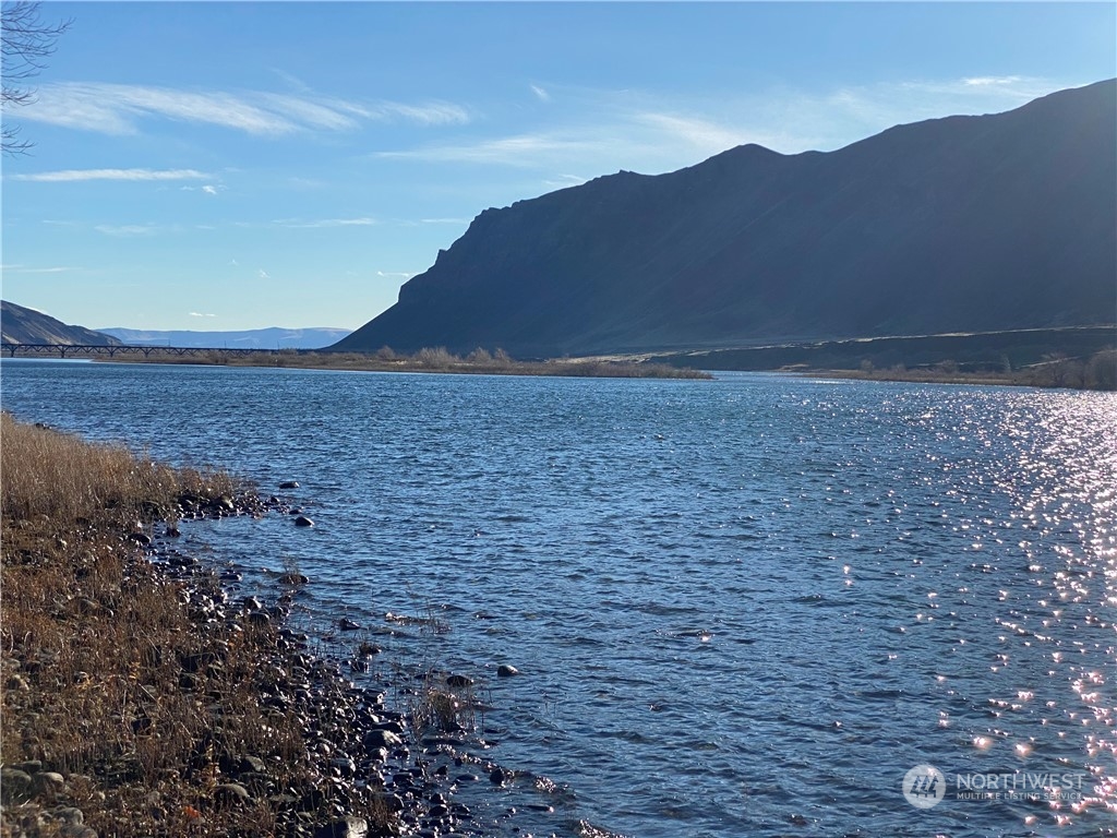 16154 Highway 243 Beverly, WA 99321 - Photo 26 of 37 a view of a dry yard with mountain in the background