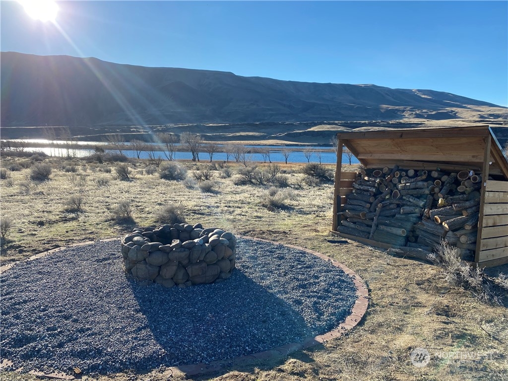 16154 Highway 243 Beverly, WA 99321 - Photo 34 of 37 a view of a ocean view