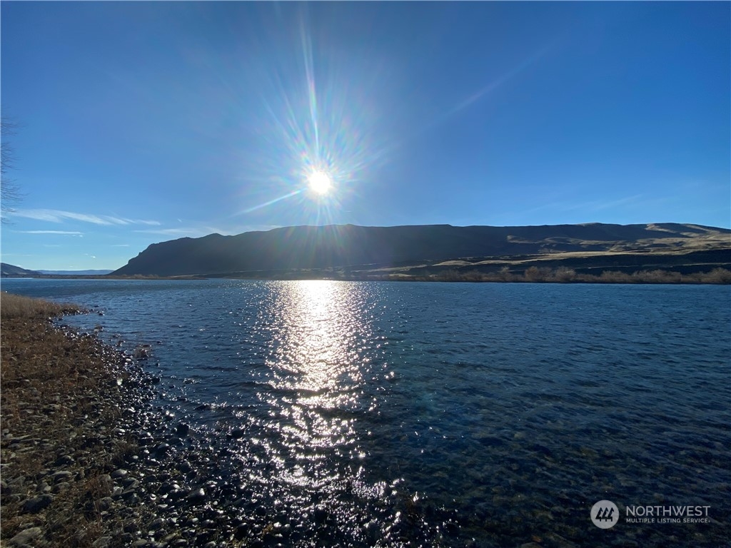 16154 Highway 243 Beverly, WA 99321 - Photo 7 of 37 a view of lake view and mountain