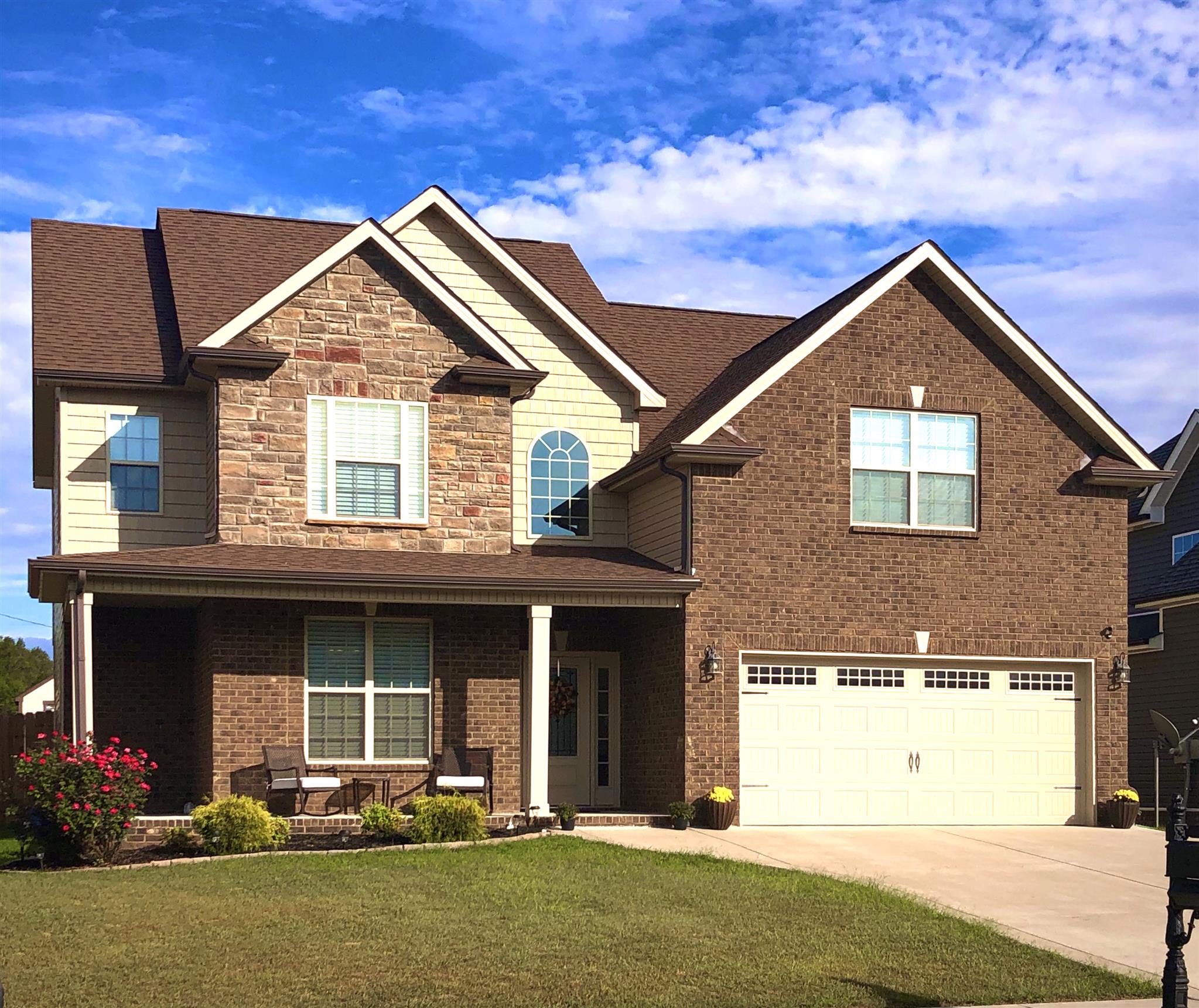 1012 Barnhill Road Clarksville, TN 37043 - Photo 1 of 18 a front view of a house with a yard