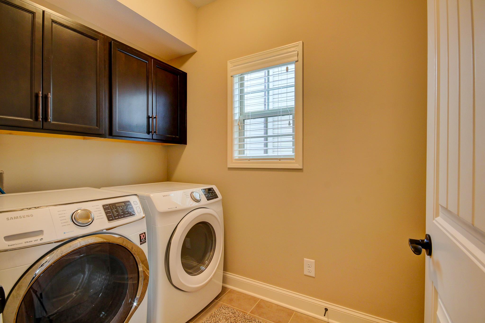 1012 Barnhill Road Clarksville, TN 37043 - Photo 15 of 18 a utility room with dryer and washer