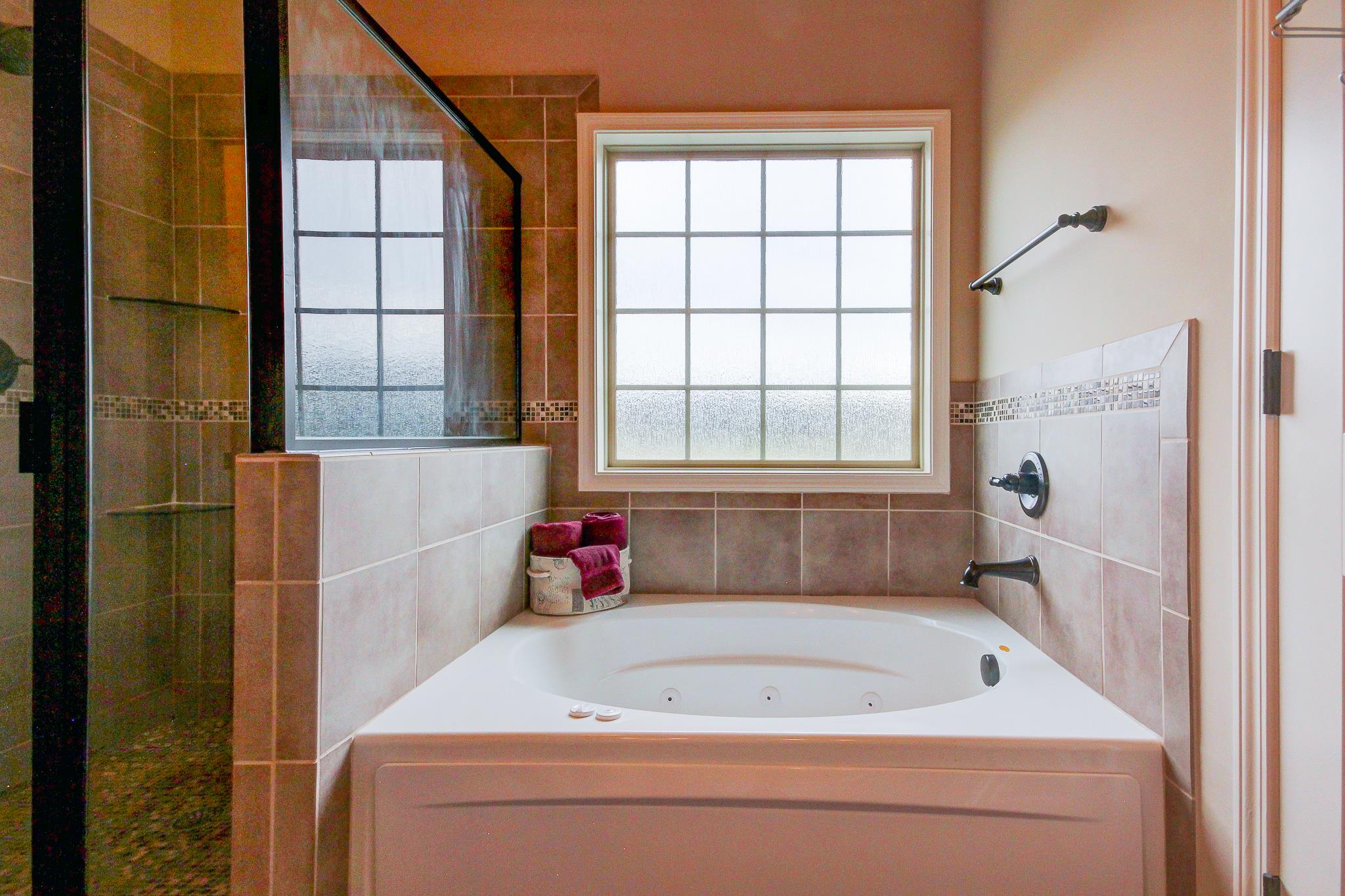 1012 Barnhill Road Clarksville, TN 37043 - Photo 10 of 18 a bathroom with a bathtub and window