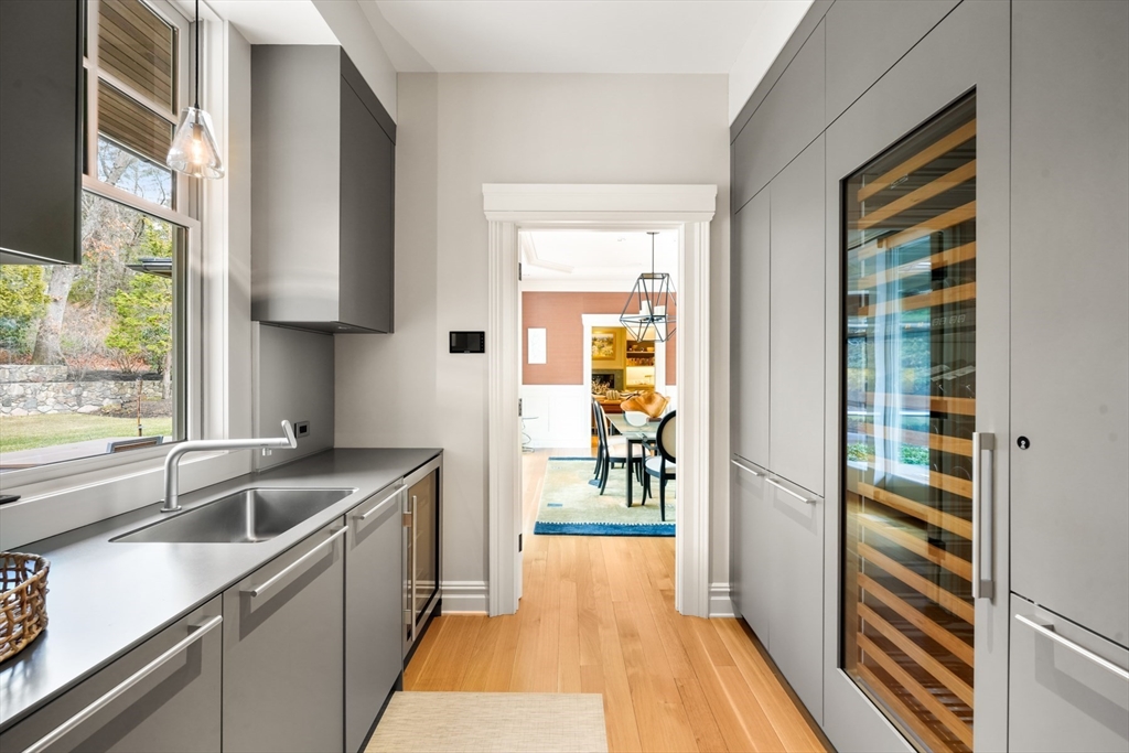 55 Ridge Hill Farm Road Wellesley, MA 02482 - Photo 8 of 42