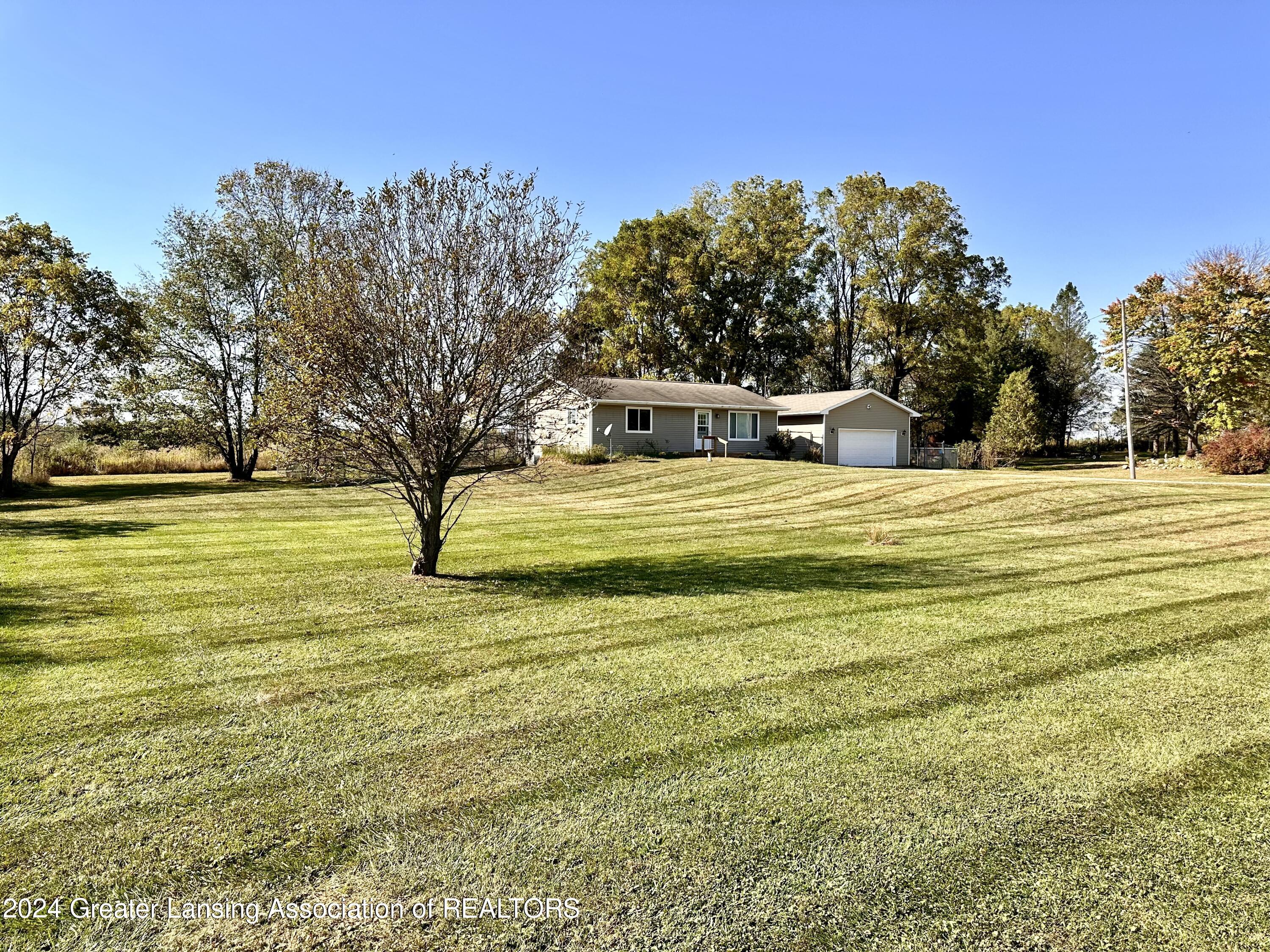 4865 Knapp Street Dimondale, MI 48821 - Photo 2 of 18 IMG_0615