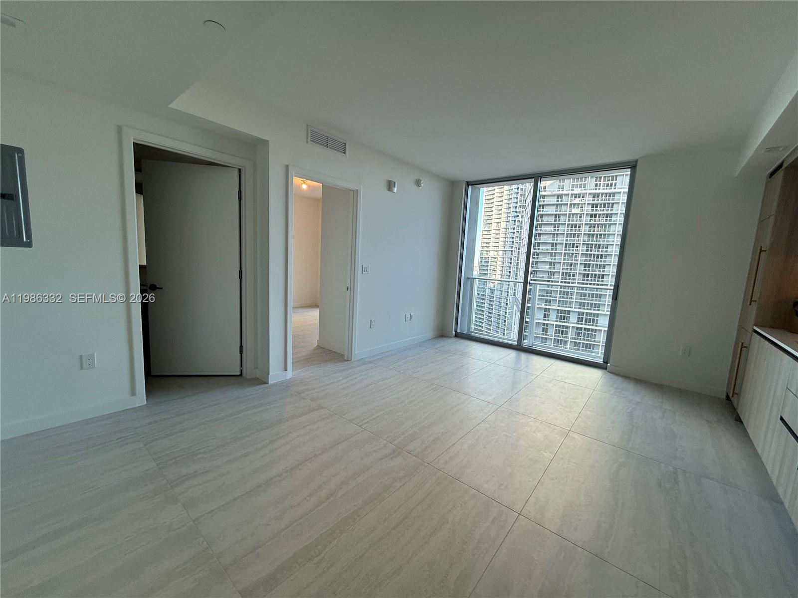 77 Southeast 5th Street, Unit 2015 Miami, FL 33131 - Photo 28 of 70 an empty room with windows