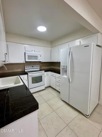 $2,650 | 1226 Patricia Avenue, Unit 62, Simi Valley, CA 93065