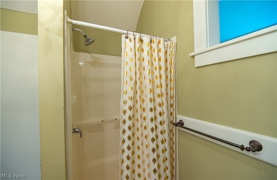 1304 Gordon Road Lyndhurst, OH 44124 - Photo 31 of 34 Gallery Image 31