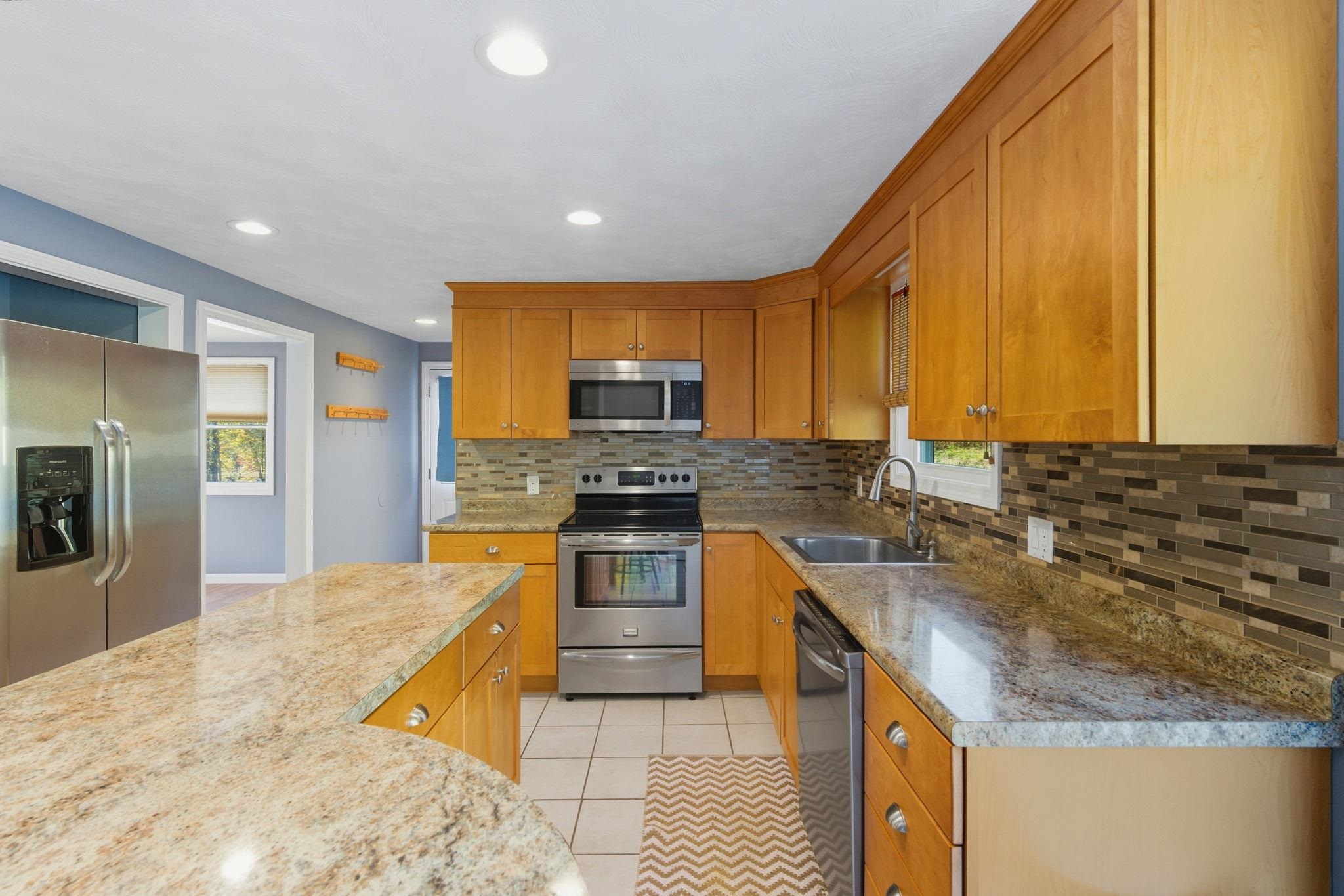 3 Wood Lane Hollis, NH 03049 - Photo 6 of 37