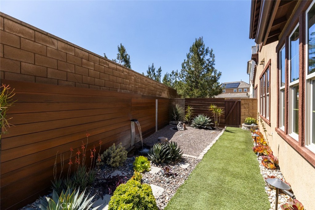 193 Barnes Road Tustin, CA 92782 - Photo 31 of 45