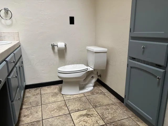 a view of walk in closet