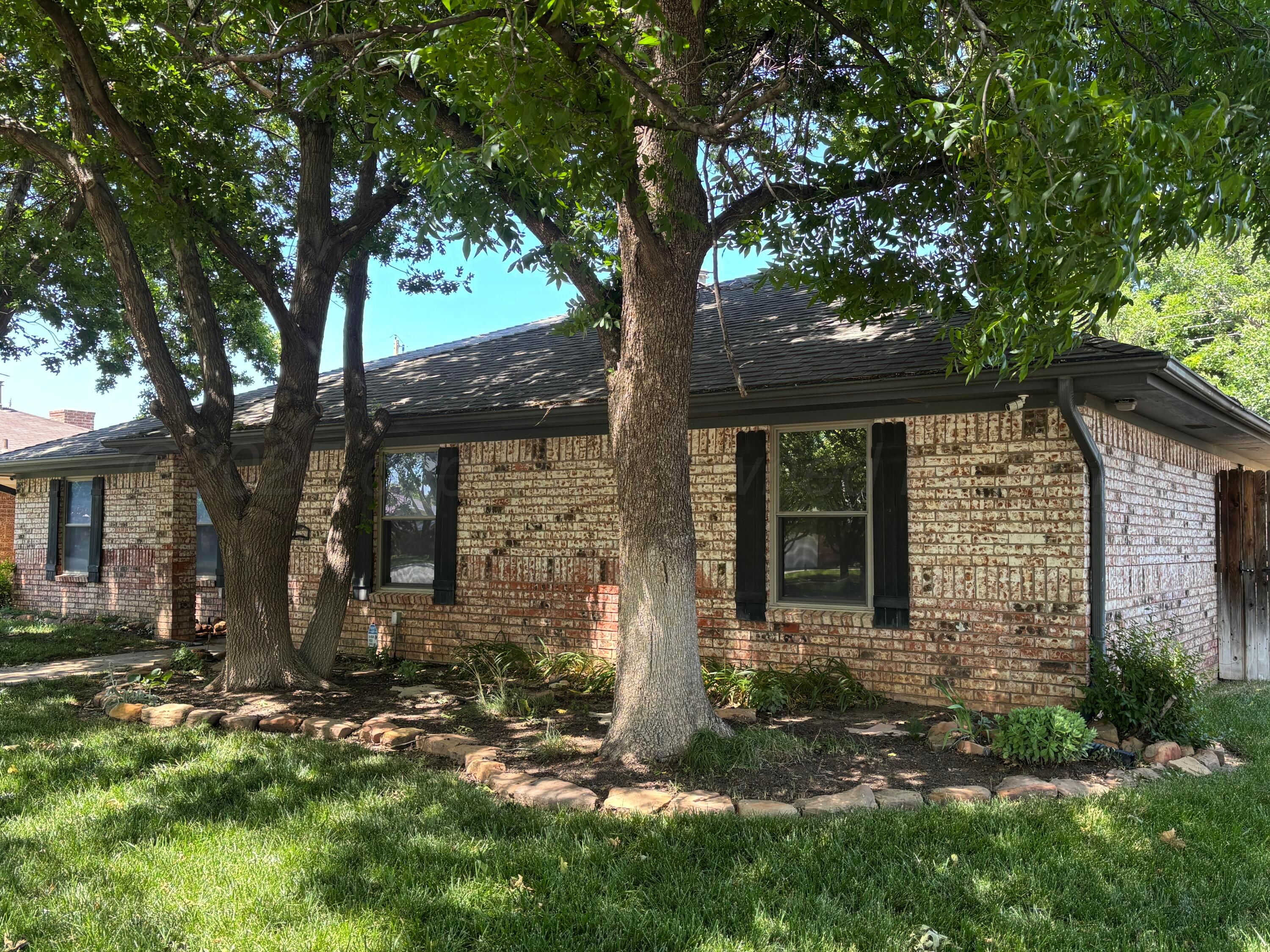 7810 Farrell Drive Amarillo, TX 79121 - Photo 5 of 31 front view of a house with a tree in the yard