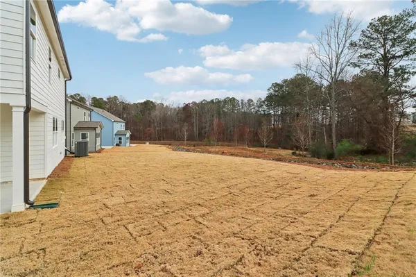 a view of a house with a backyard