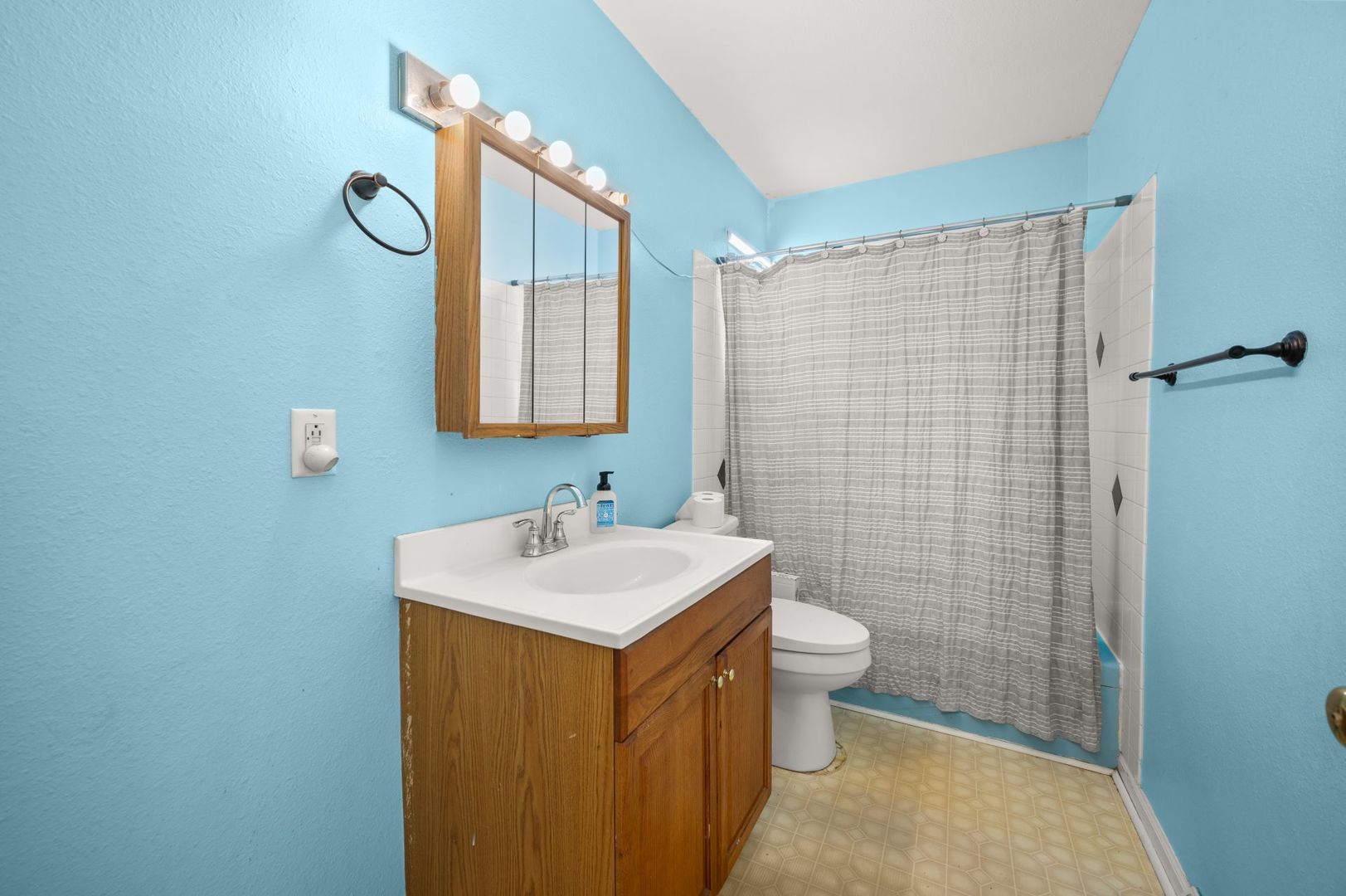 927 Lakeview Drive Rochelle, IL 61068 - Photo 11 of 22 Gallery Image 11