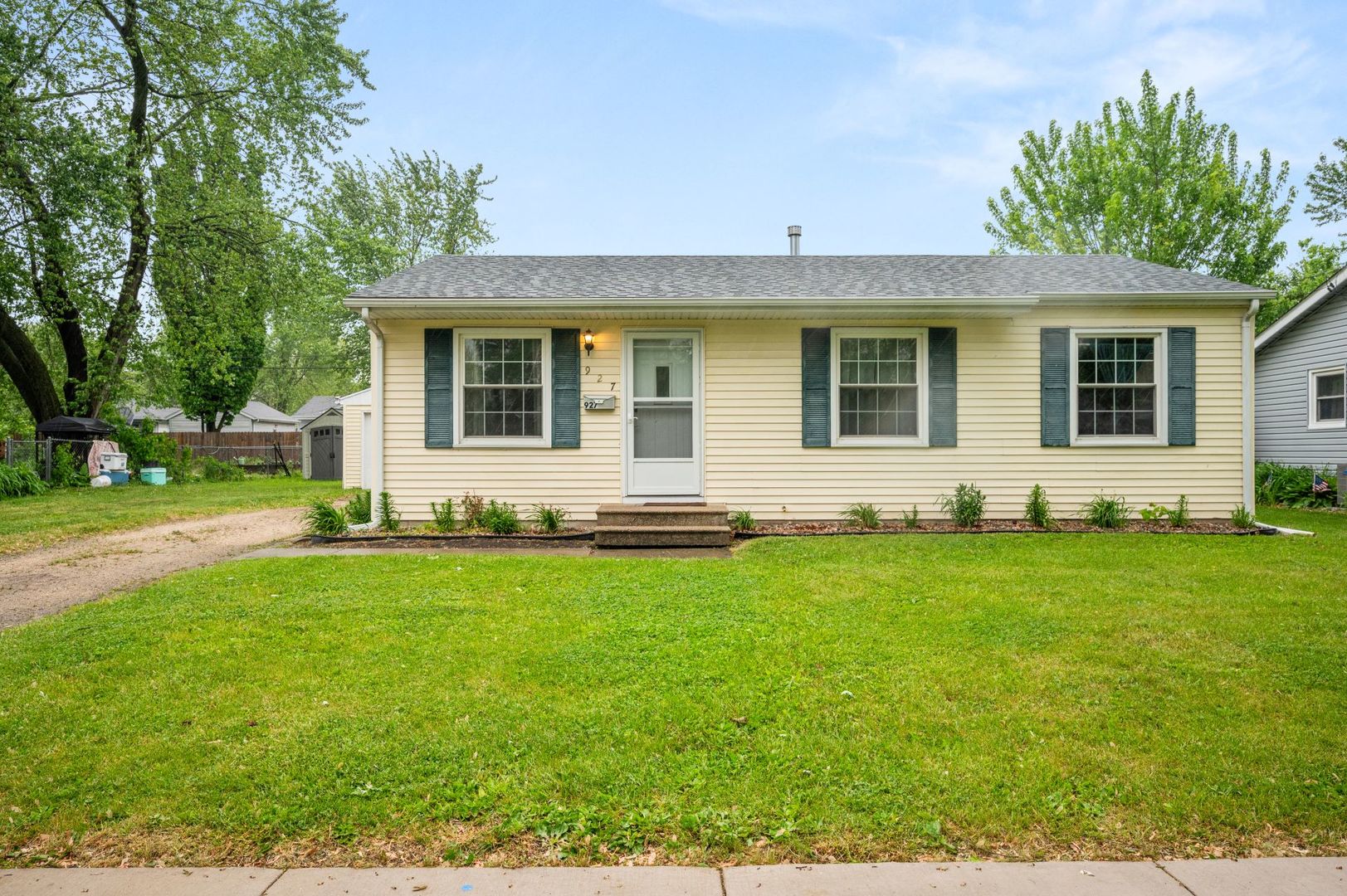 927 Lakeview Drive Rochelle, IL 61068 - Photo 2 of 22 Gallery Image 2