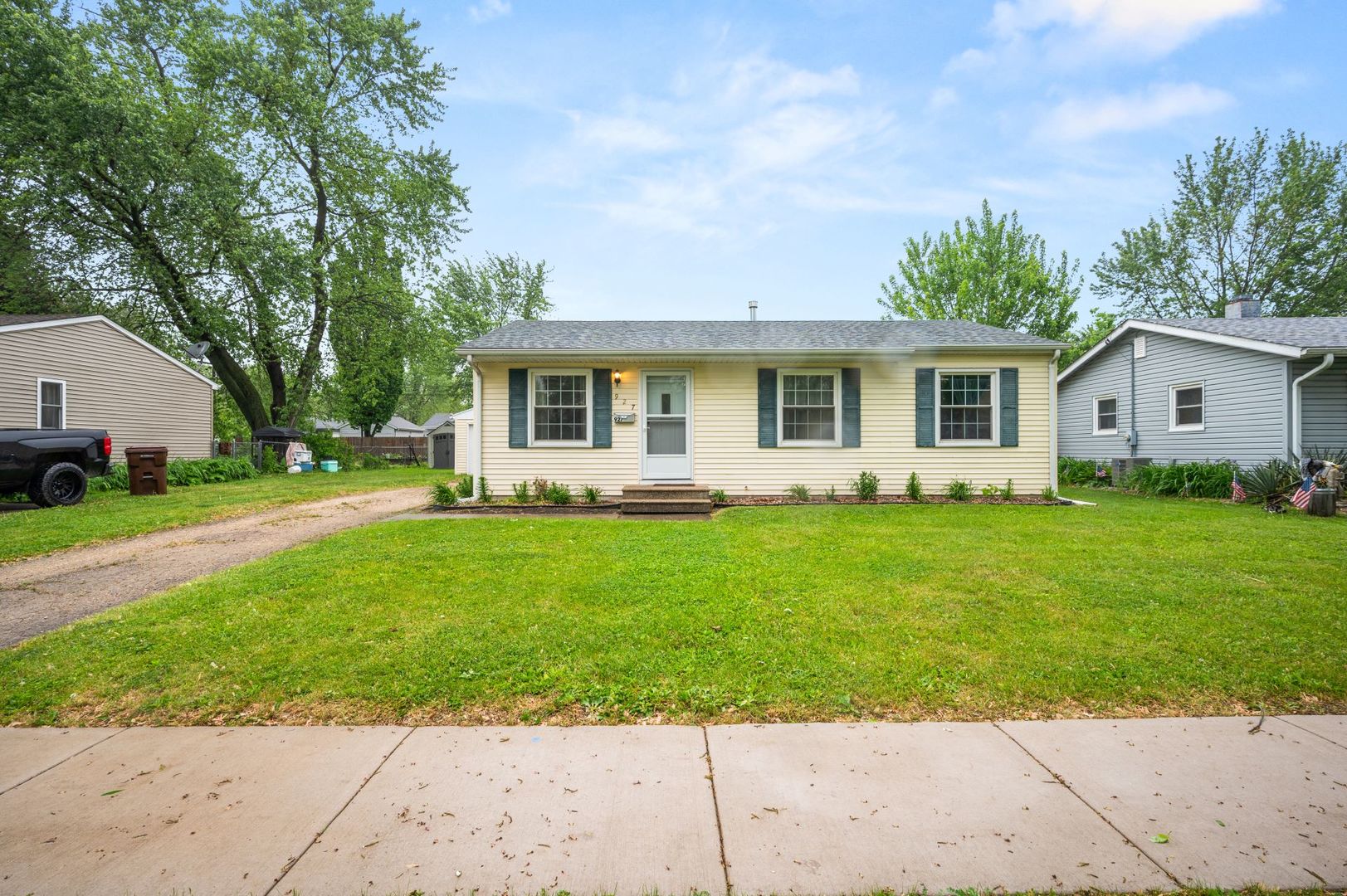 927 Lakeview Drive Rochelle, IL 61068 - Photo 3 of 22 Gallery Image 3