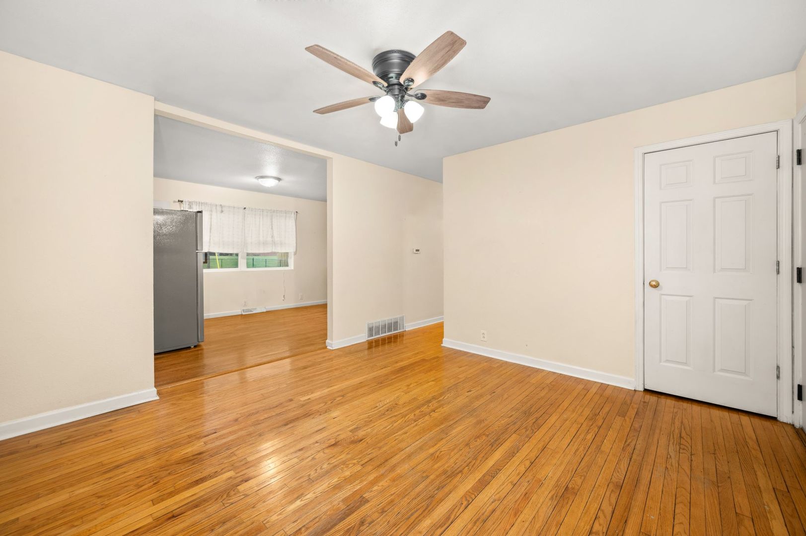 927 Lakeview Drive Rochelle, IL 61068 - Photo 5 of 22 Gallery Image 5
