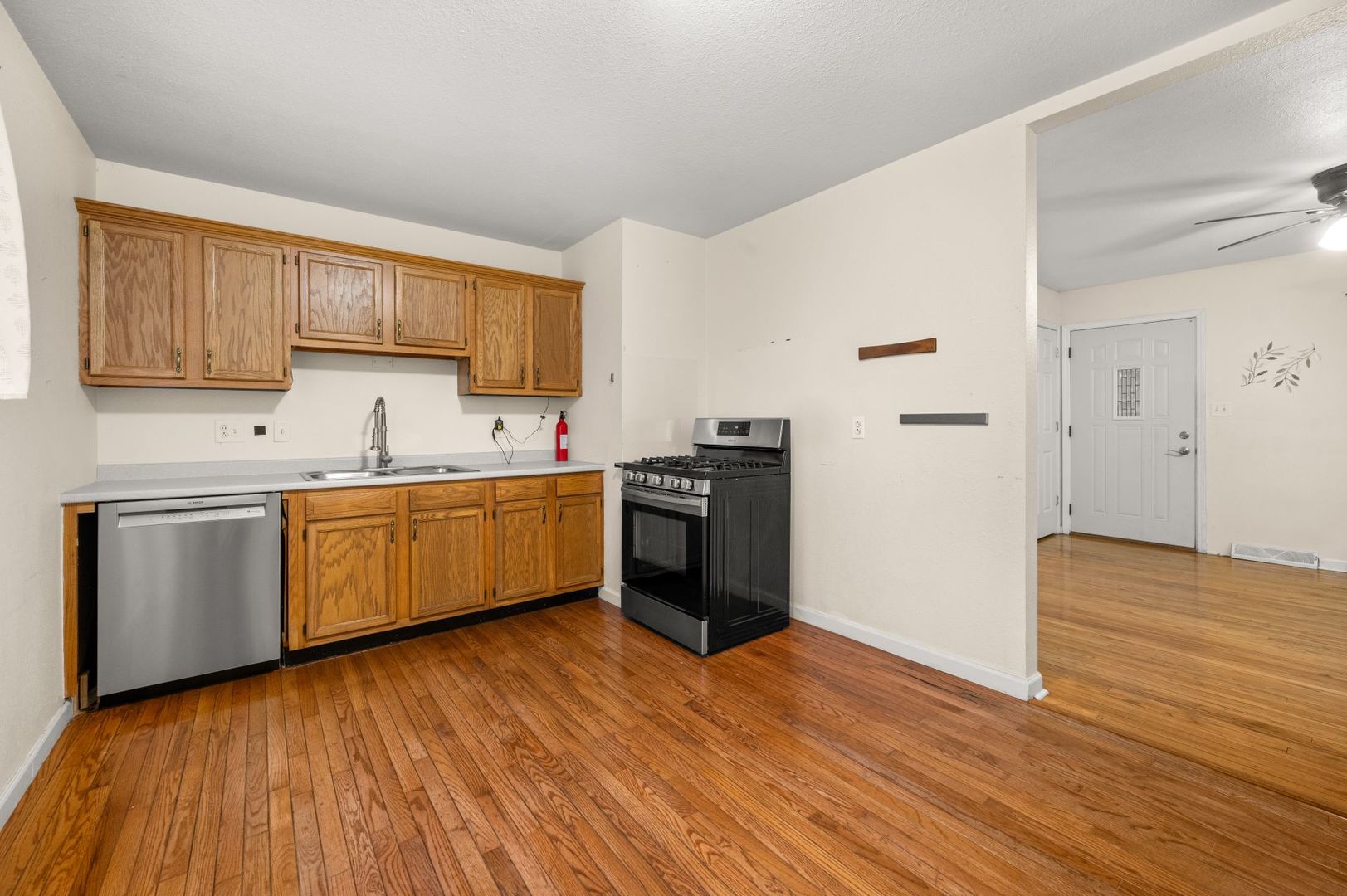 927 Lakeview Drive Rochelle, IL 61068 - Photo 6 of 22 Gallery Image 6